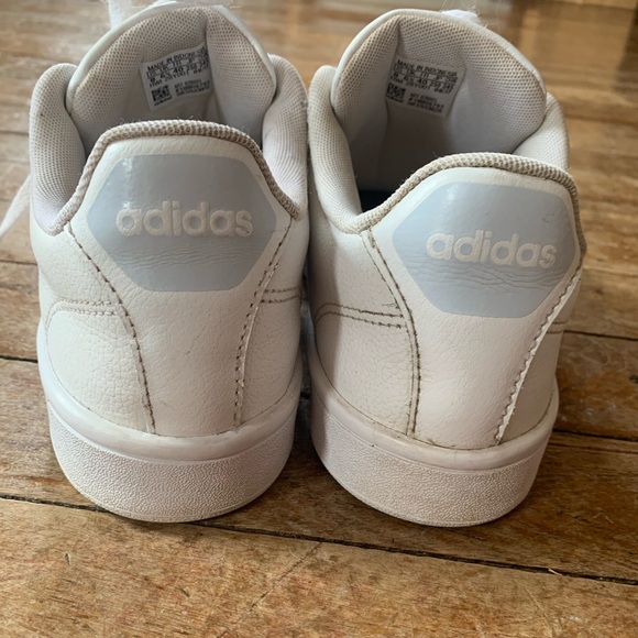 Womens gently used Adidas sneakers - Picture 4 of 5